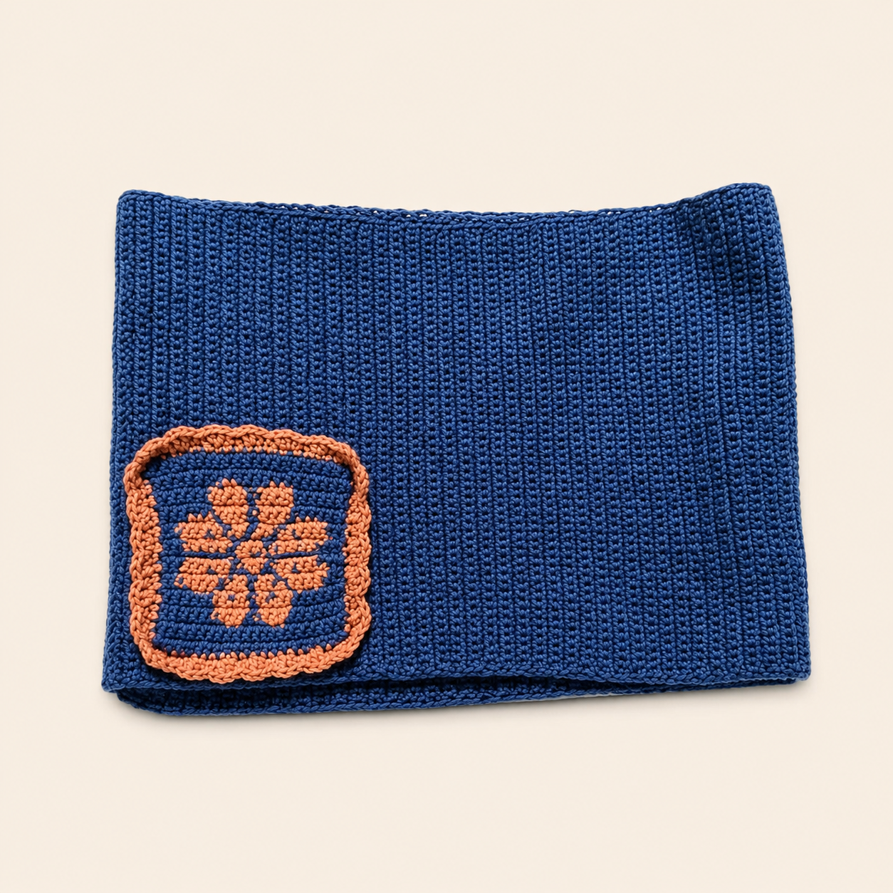 Cuello Azul con Flor